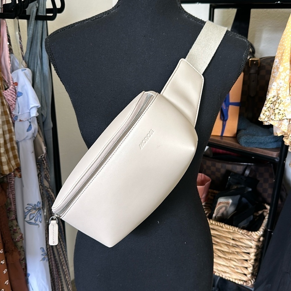 Nwot monos sling bag Ivory (Vegan Leather) - Picture 4 of 5
